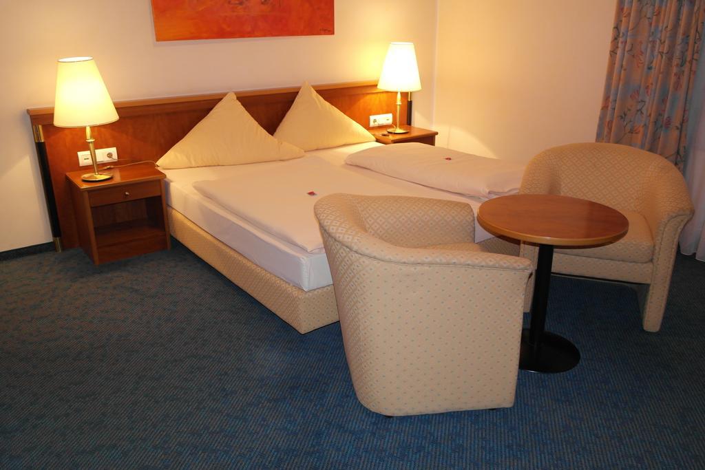 Hotel Jahnhaus Langenfeld (North Rhine-Westphalia) Room photo